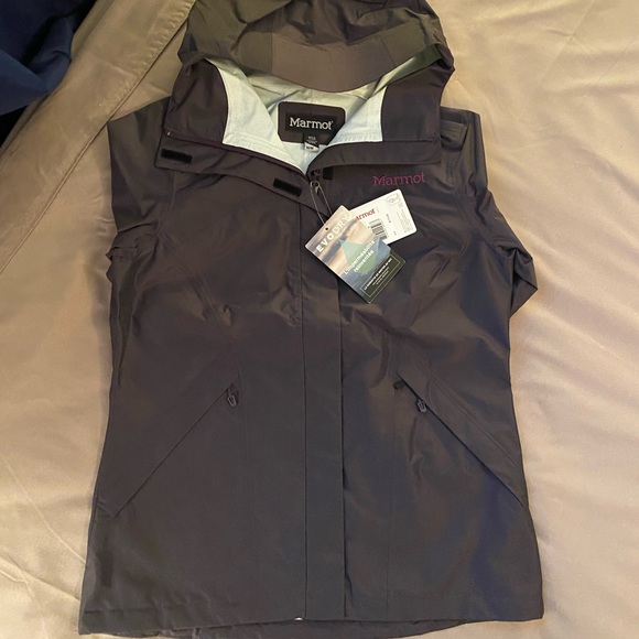 Marmot Jackets & Blazers - Marmot phoenix jacket Size M.  HP 🎉